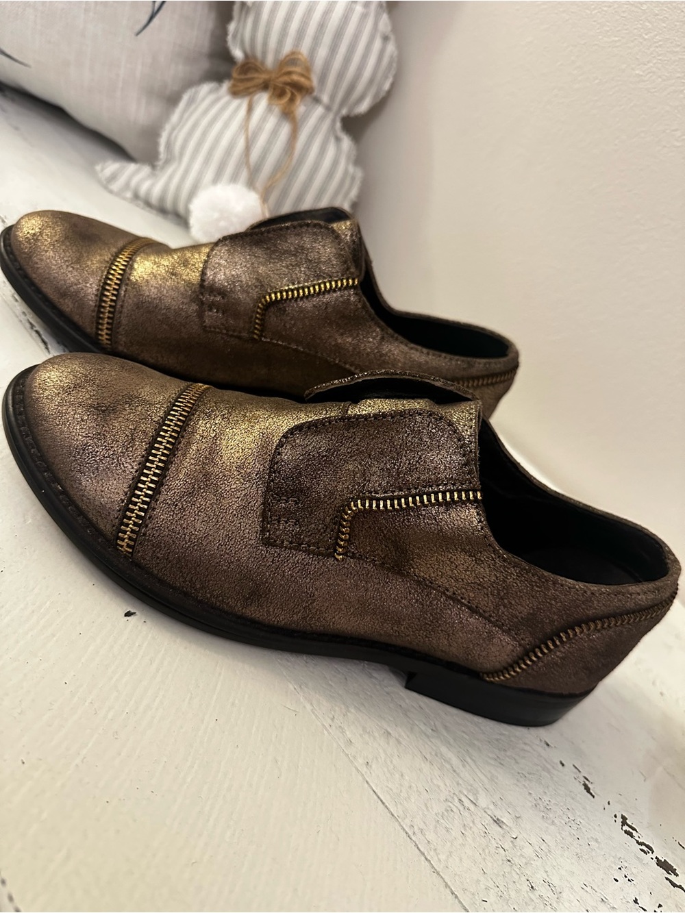🎯 Sbicca Metallic Bronze Zip-Accent Oxfords loafers size 7.5